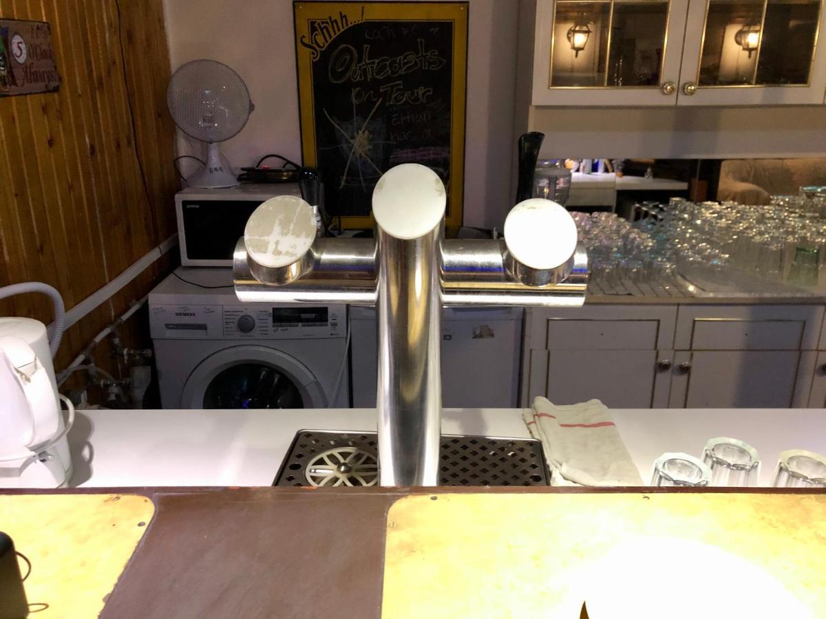 Whole Basemenet Former Pub4 Stag Do/Hen Party Budapest Ngoại thất bức ảnh