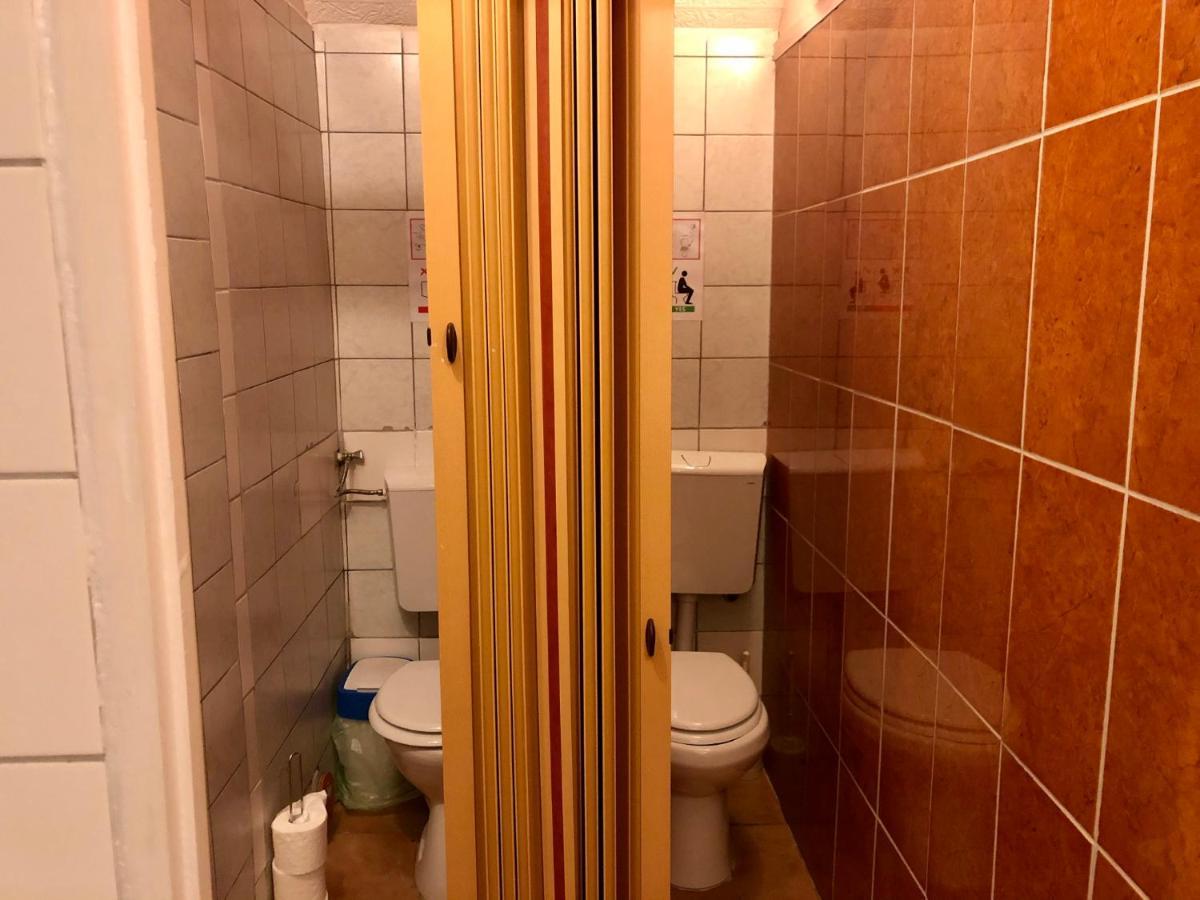 Whole Basemenet Former Pub4 Stag Do/Hen Party Budapest Ngoại thất bức ảnh