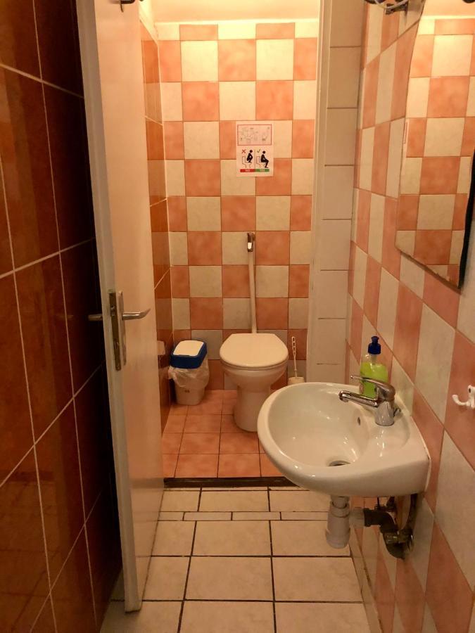 Whole Basemenet Former Pub4 Stag Do/Hen Party Budapest Ngoại thất bức ảnh