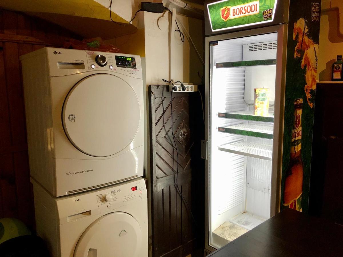 Whole Basemenet Former Pub4 Stag Do/Hen Party Budapest Ngoại thất bức ảnh