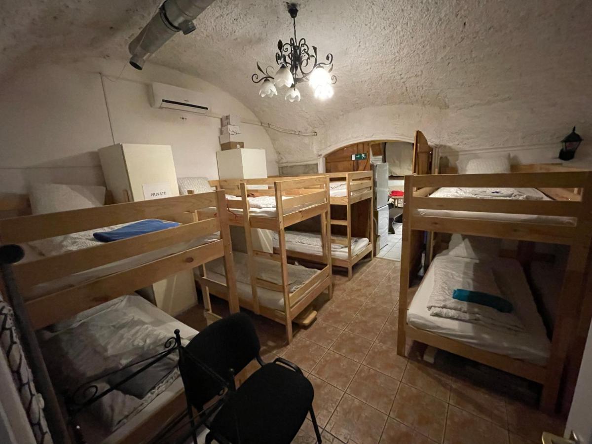 Whole Basemenet Former Pub4 Stag Do/Hen Party Budapest Ngoại thất bức ảnh